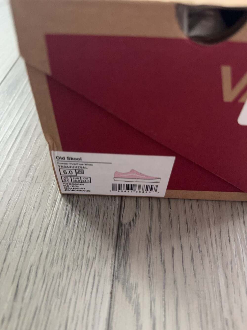 Vans - Picture 2 of 5